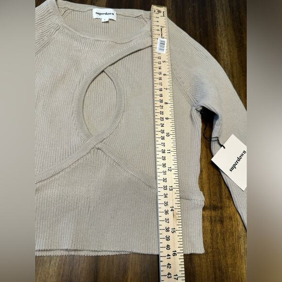 NWT Superdown Arabella Cropped Keyhole Sweater Tan Size Large Revolve - Picture 6 of 7